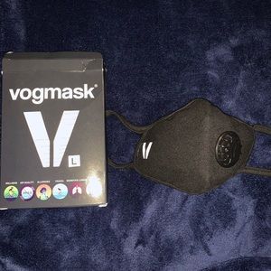 Vogmask black with a value